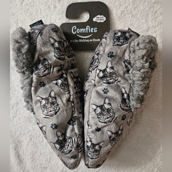 Comfies grey tabby cat slippers one size NEW - Picture 2 of 9